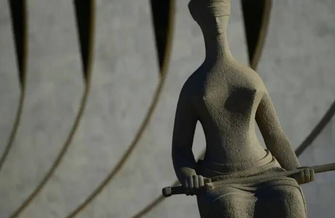 Fux diverge, mas Primeira Turma confirma tornozeleira para Bolsonaro
