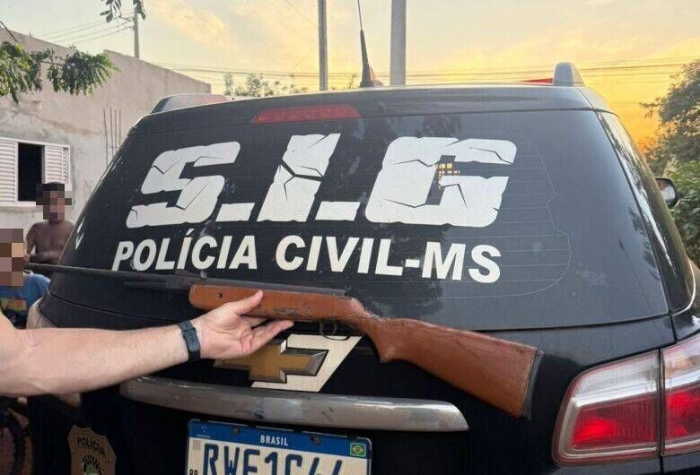 Homem é preso ao dar tiro acidental de espingarda na esposa em Dourados