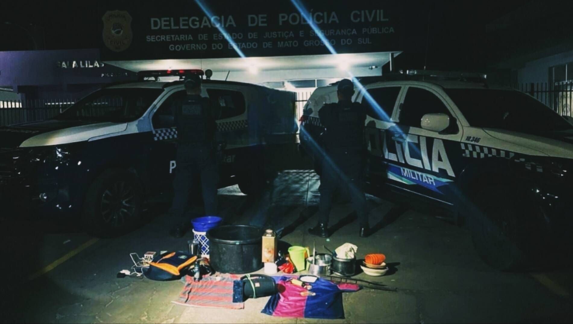 Homem acusado de furtos em série tenta fugir mas é preso pela PM em Costa Rica