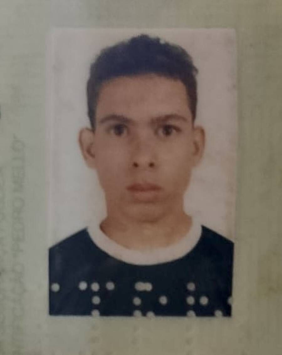 Homem de 34 anos é encontrado morto pela esposa em fazenda de Paraíso das Águas. Arma foi apreendida