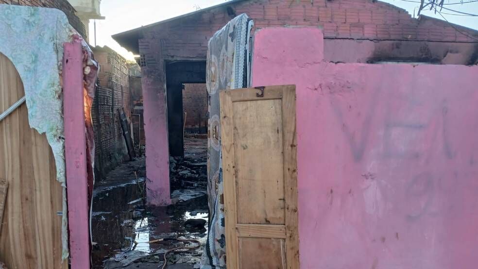 Homem é encontrado morto em casa incendiada em Campo Grande