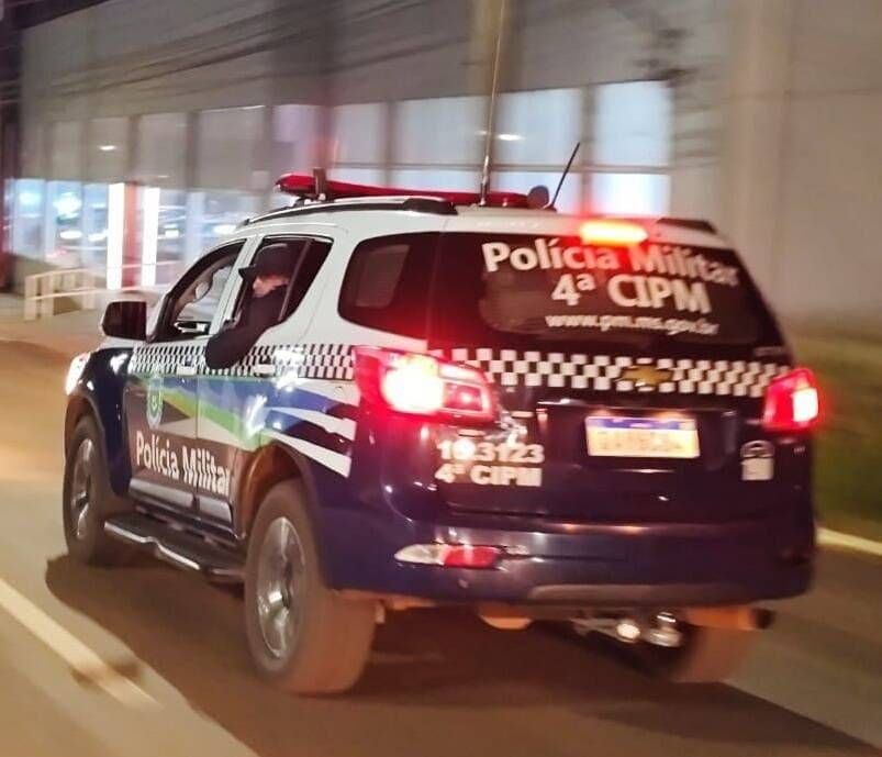 Homem esfaqueia duas pessoas durante confraternização em Chapadão do Sul