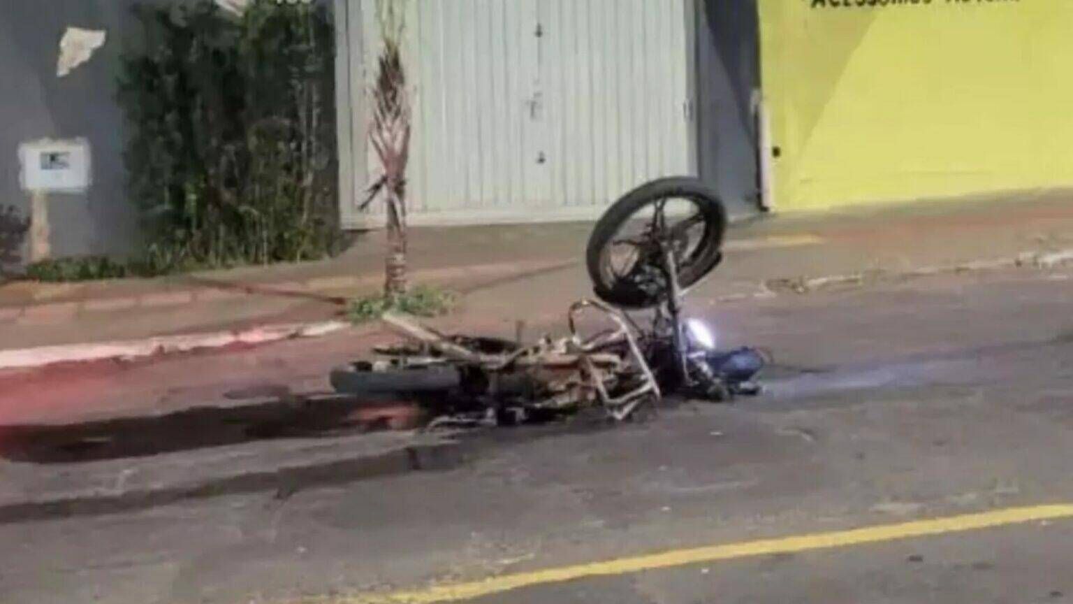 Motociclista perde controle e morre ao cair em frente a clínica em Campo Grande