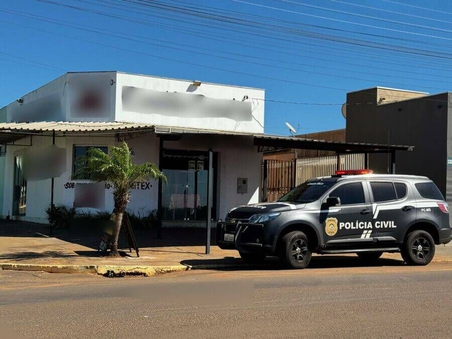 Mulher é morta com golpe de facão em Costa Rica; companheiro está foragido