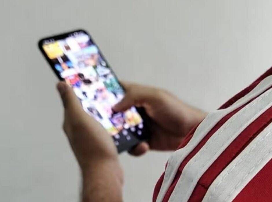 Mulher leva celular para conserto e descobre que técnico compartilhou vídeo íntimo