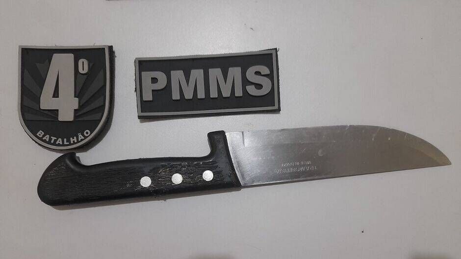 Mulher recusa sair com 'amigas' e é esfaqueada