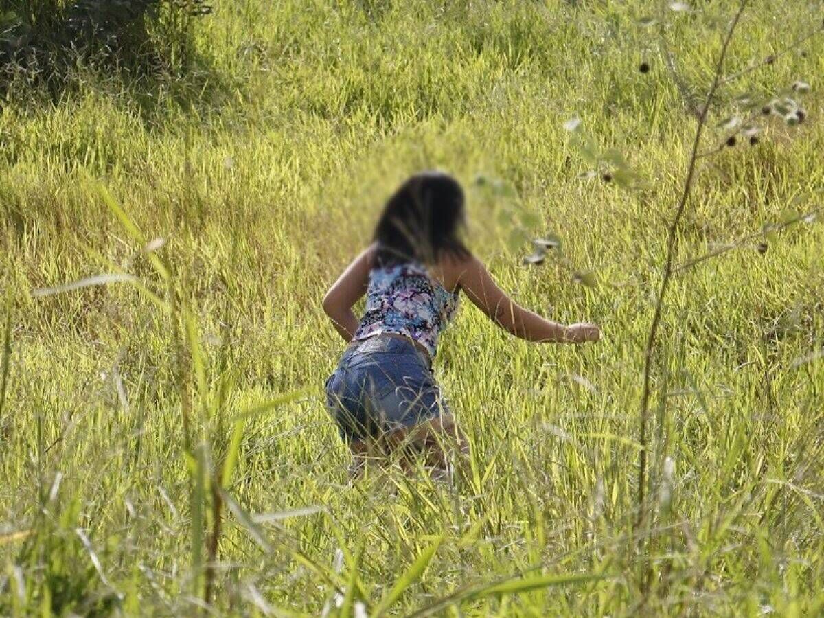 Mulher se esconde em matagal para fugir de agressões de companheiro em Rio Verde, MS