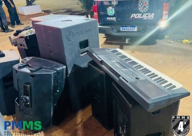 Na noite deste domingo (06), ao atender uma ocorrência de Perturbação do sossego em Chapadão do Sul