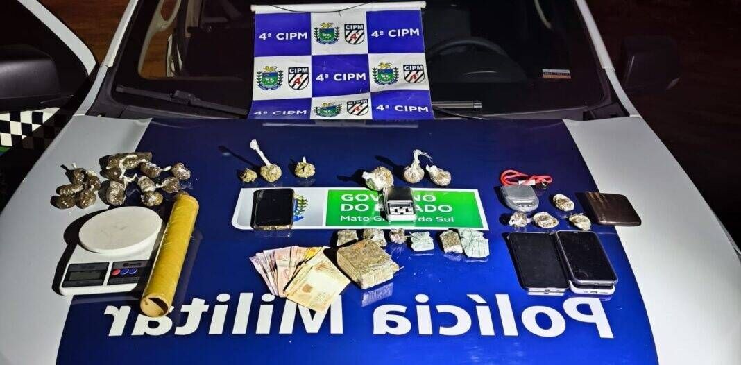 PM de Chap. do Sul prendeu três e apreendeu um adolescente envolvidos no tráfico de drogas na cidade