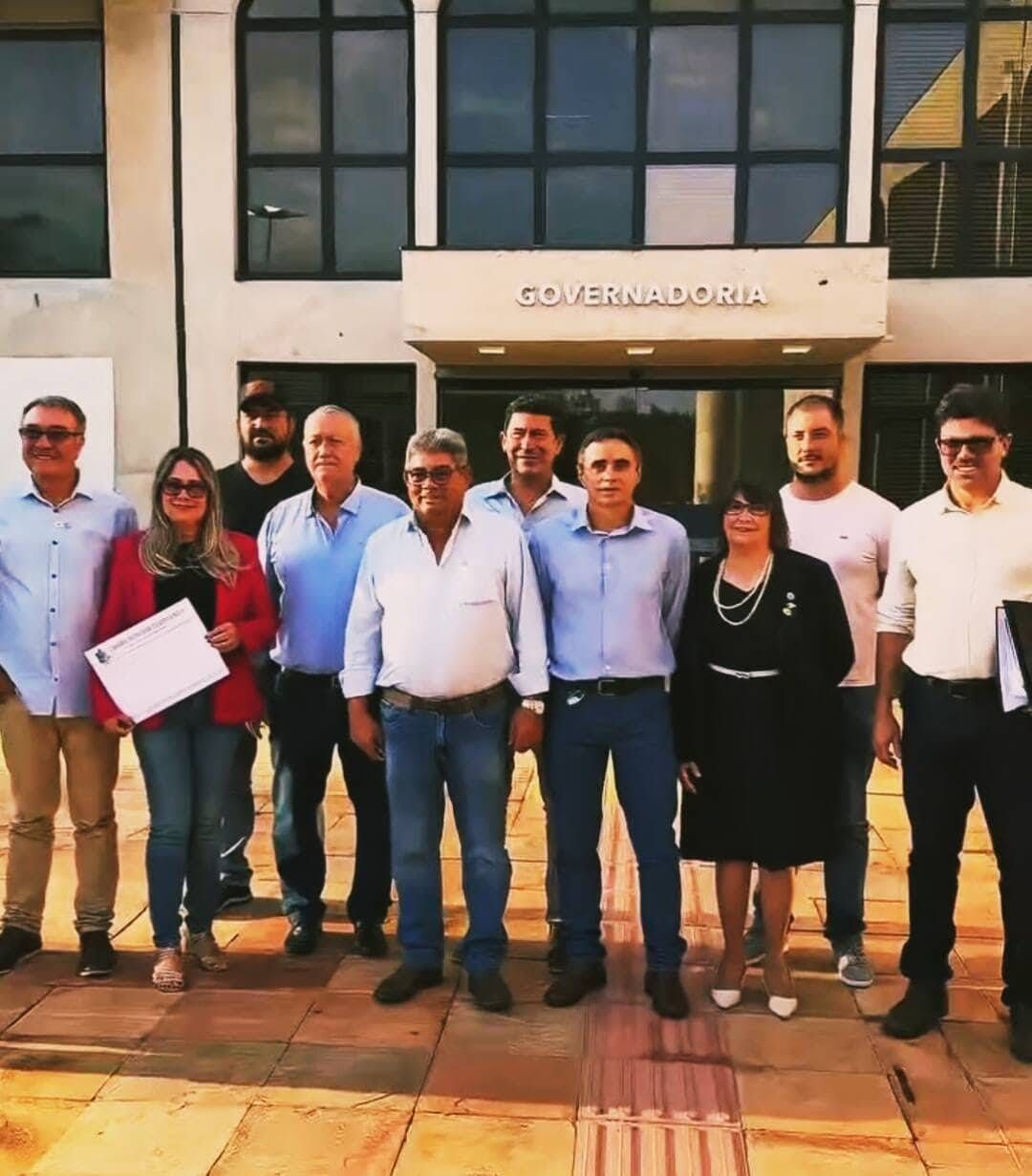 Prefeito Cleverson e o vice Roni Cota lideram agenda acompanhados do secretário de Governo, Rayner.