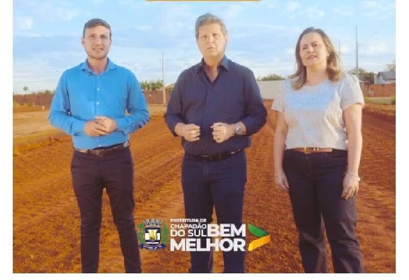 Prefeito Walter Schlatter e secretários anunciam construção de 67 moradias populares