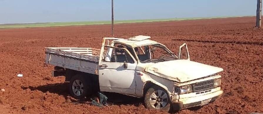 Produtor rural sofre capotamento na BR-060 após falha mecânica em veículo D20