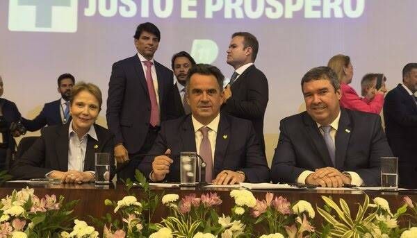 Último governador tucano, Eduardo Riedel assina filiação ao PP