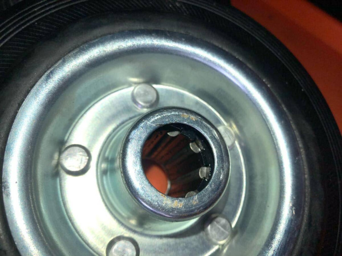 RODA BDN - CHAPA C/ BORRACHA E ROLAMENTO DE ROLETE - Foto 1