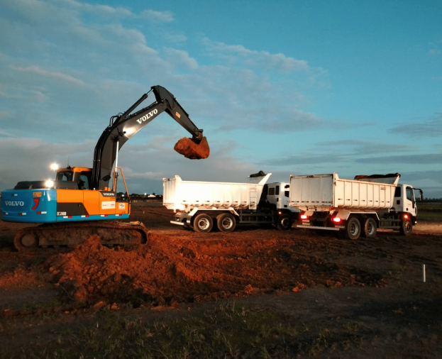 Escavadeira Hidráulica | Construção Civil - Foto 1