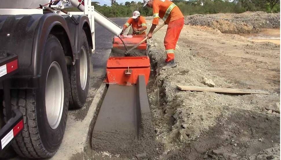 GUIA E SARJETA EXTRUSADA