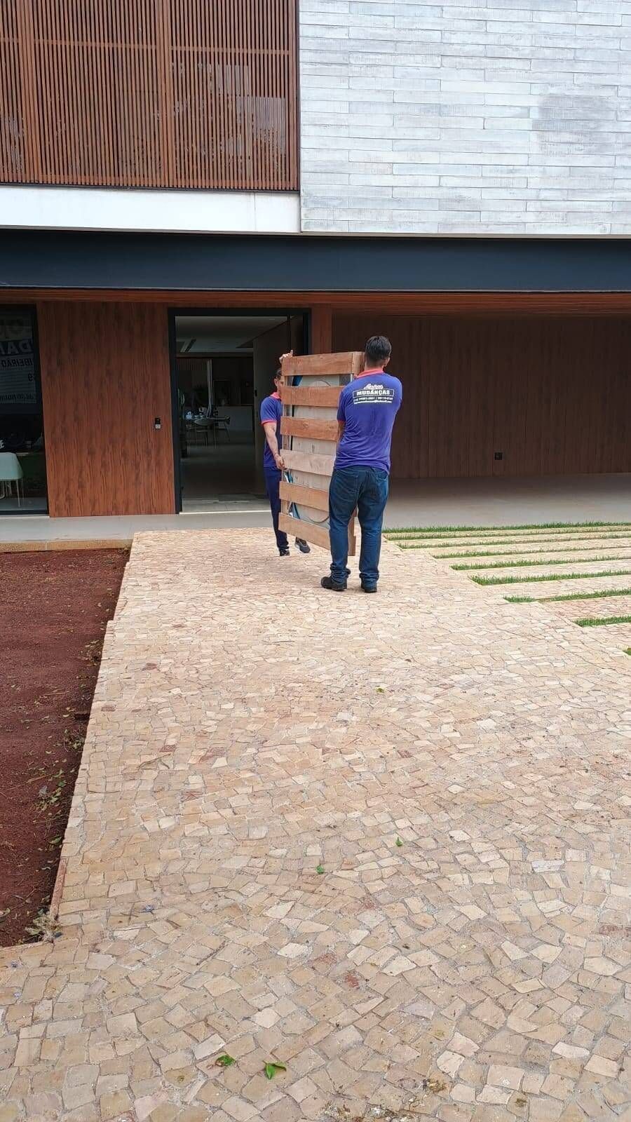 Lopes Mudanças e Transportes