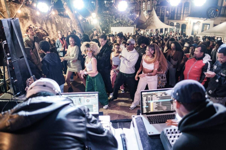 Baile Ébano - Foto 1