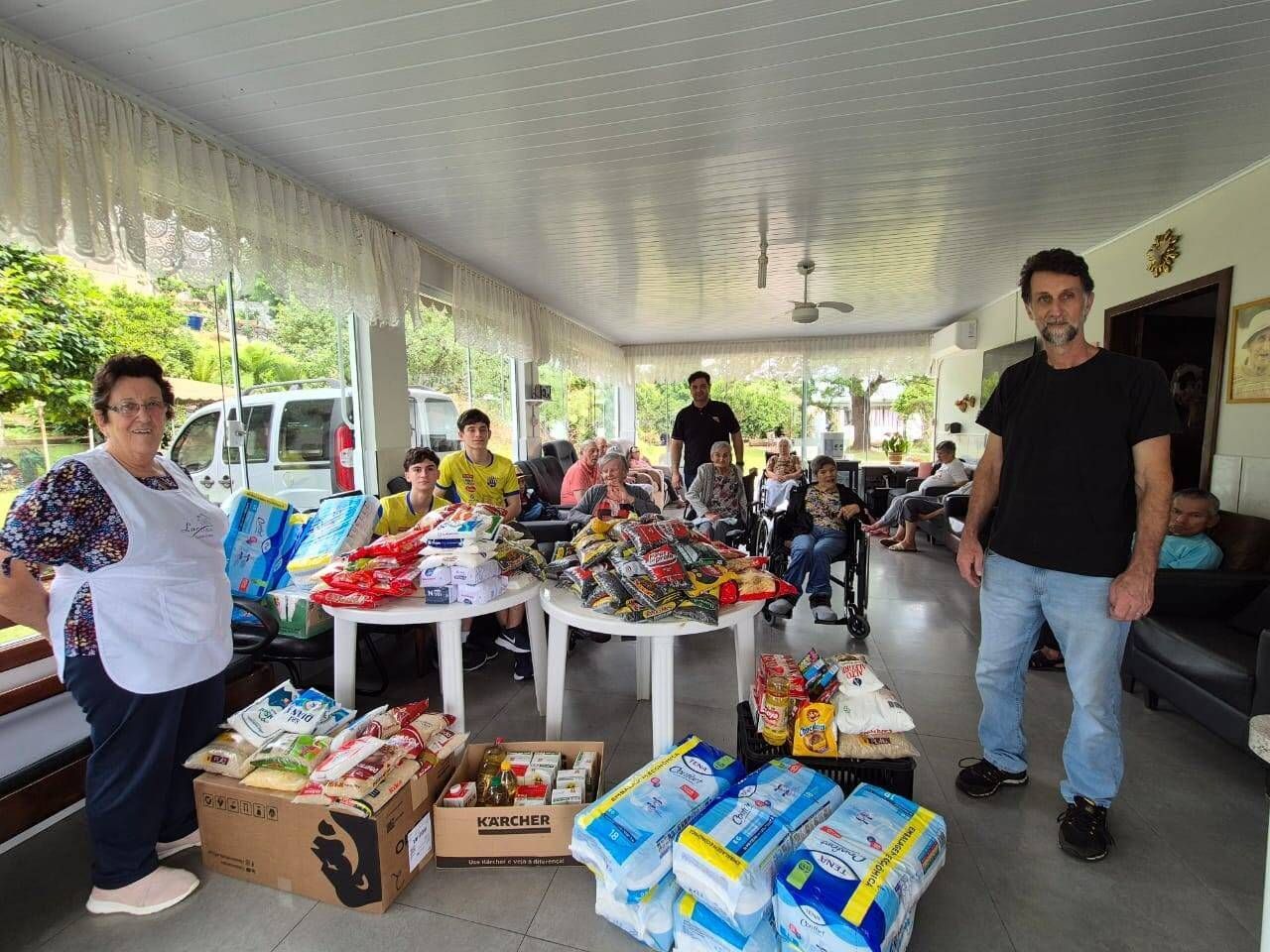 Faísca Futsal realiza entrega de alimentos ao Lar Bom Samaritano