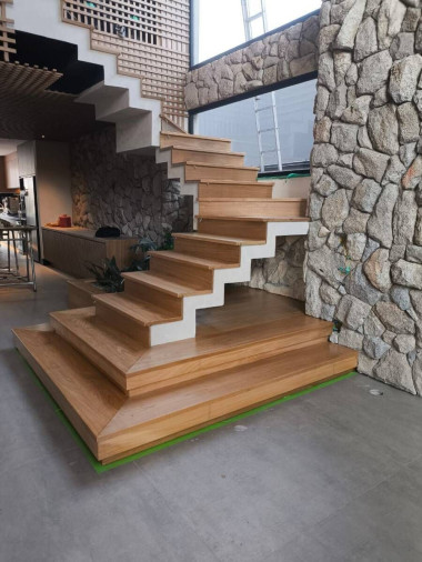 Escadas de madeira - Foto 1