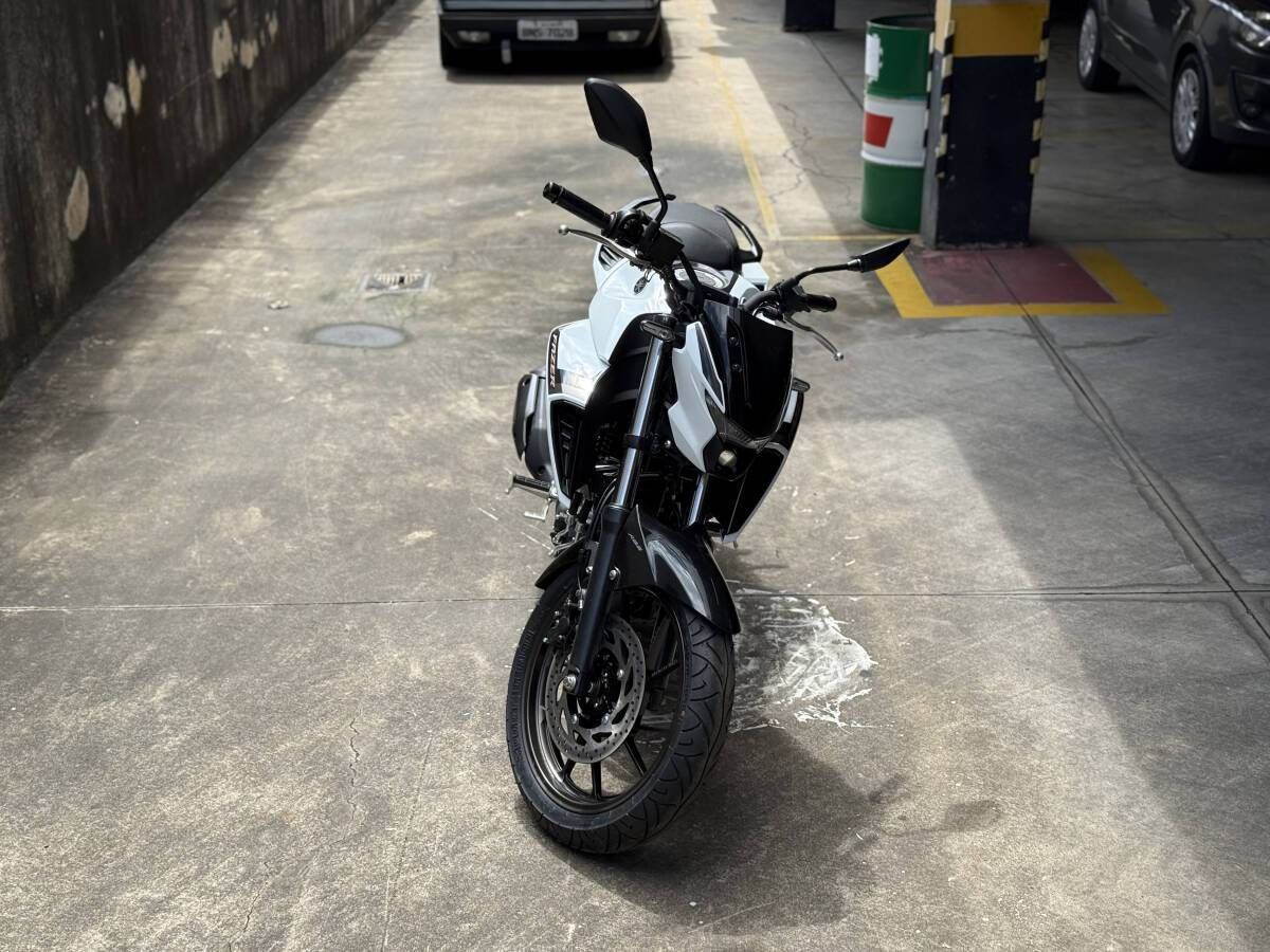 FZ25 CONNECTED BRANCA R$11.900,00+ 47x R$617,00 - Foto 2