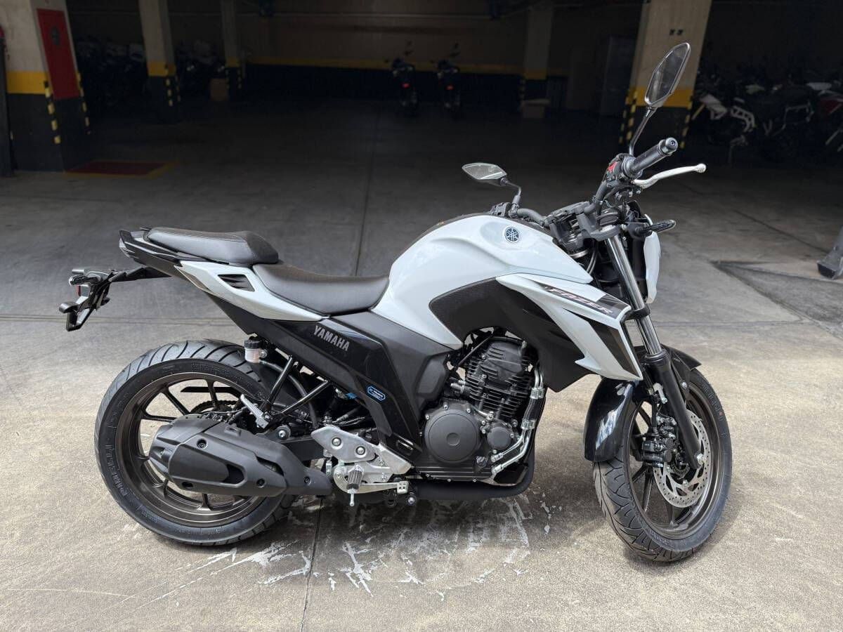 FZ25 CONNECTED BRANCA R$11.900,00+ 47x R$617,00 - Foto 4