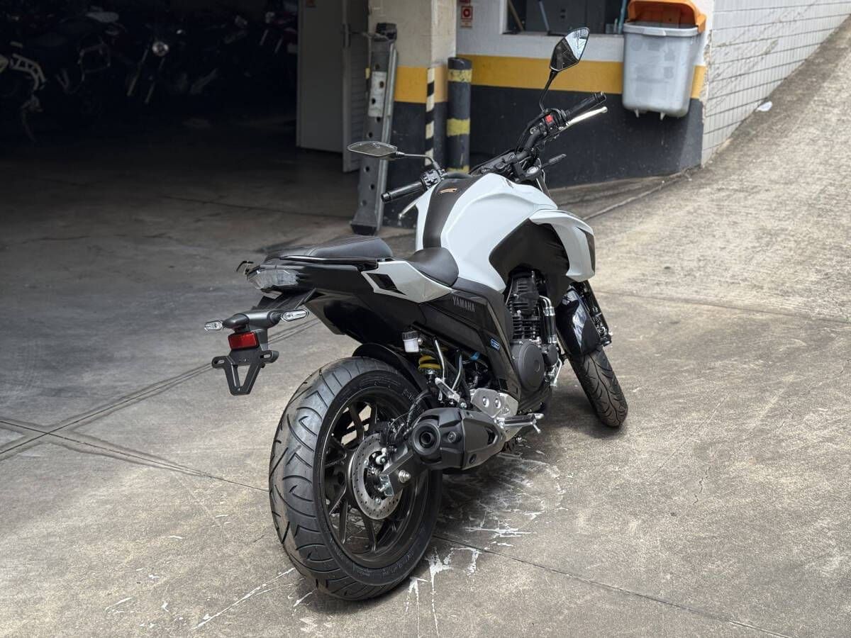 FZ25 CONNECTED BRANCA R$11.900,00+ 47x R$617,00 - Foto 5