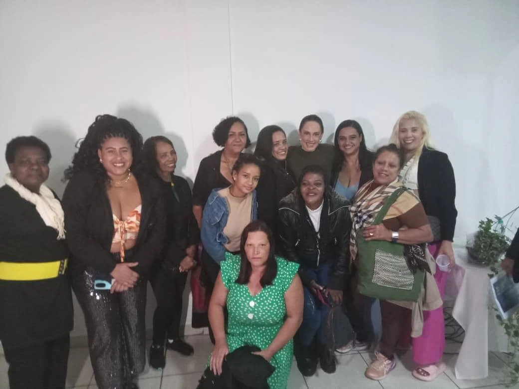 Construindo Caminhos de Autonomia e Bem-Estar: O Marco Inicial do Projeto Mulheres em Pé
