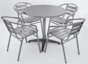 Mesa e cadeiras
